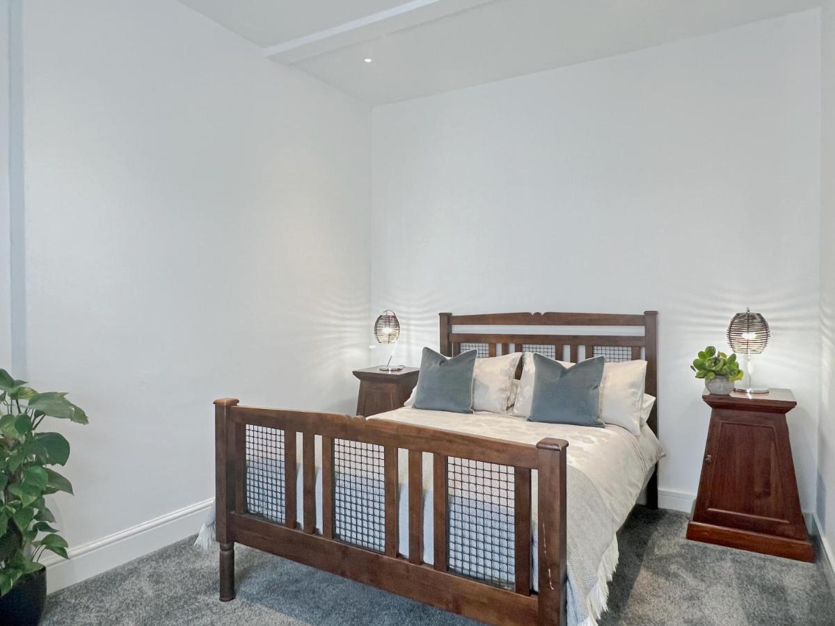 Perfectly Located Centre Apartment
