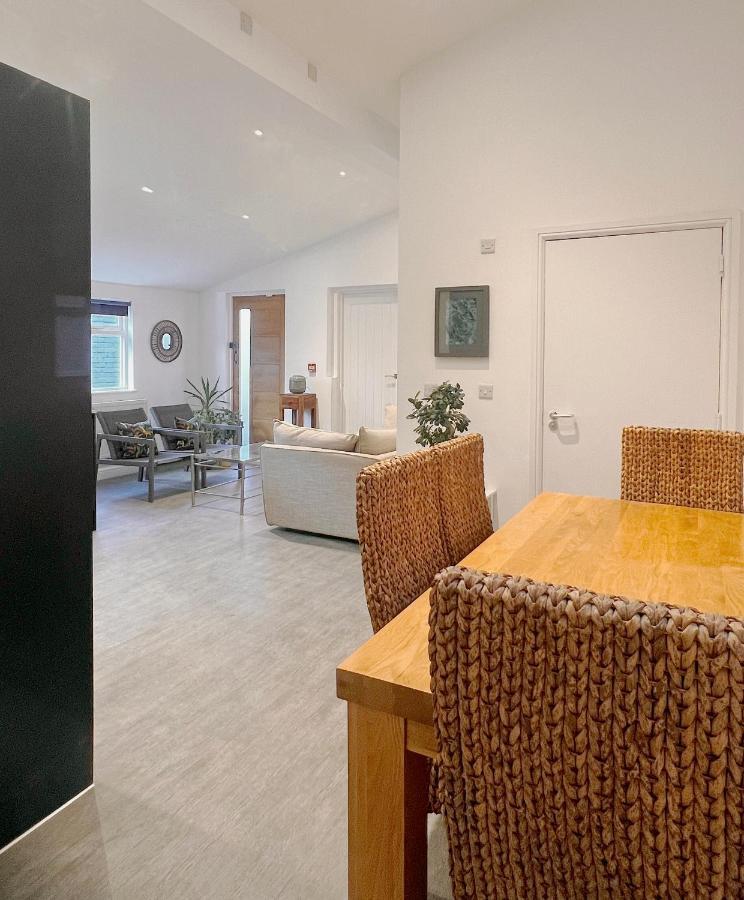 Apartment Perfectly Located Centre *